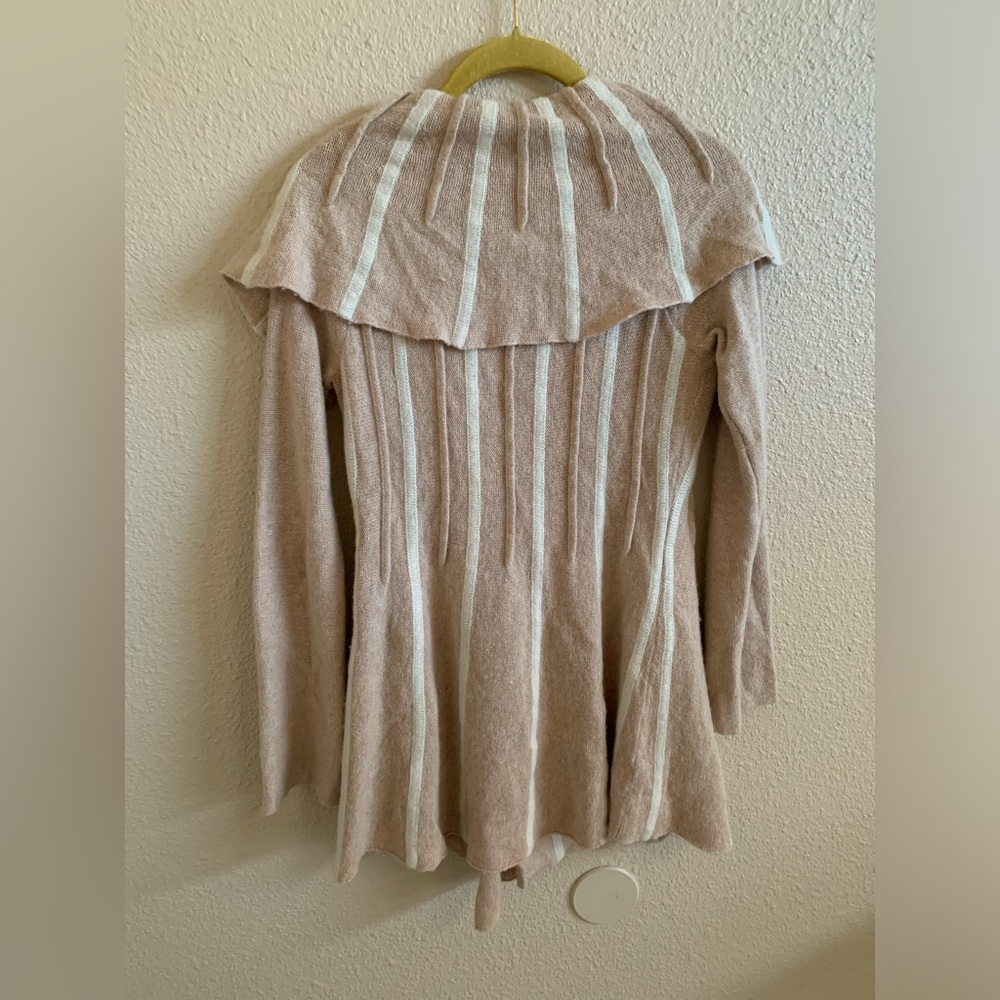 Cottagecore Sleeping on Snow cable knit sweater with 3d knitted flowers🌴 - Picture 2 of 13